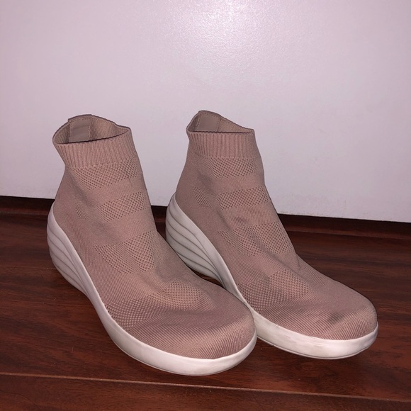 Women’s Speed Knit Sneaker - Picture 1 of 4